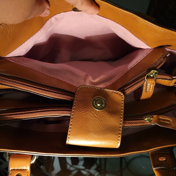 Purses - Picture 4 of 5